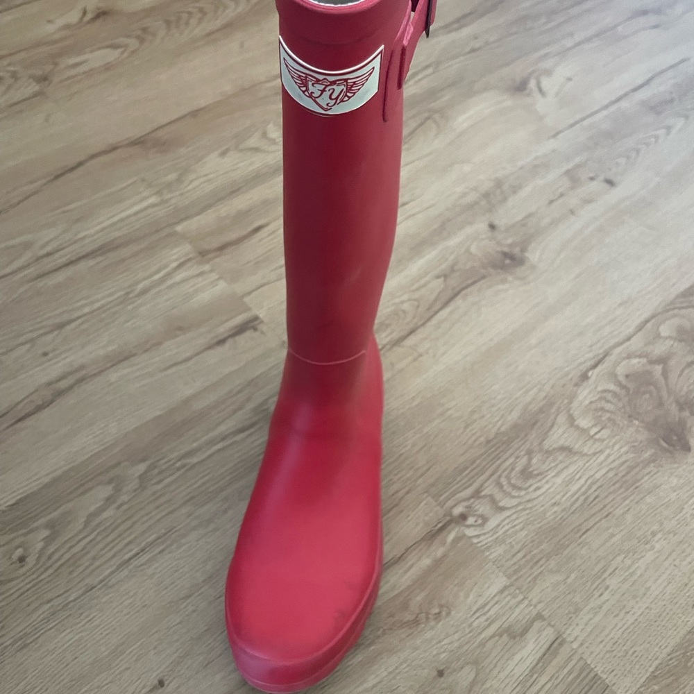 FY Rainboots, red size 7/8.